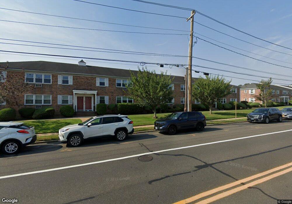 4060 Jerusalem Ave unit 2C, Seaford, NY 11783 - photo 1