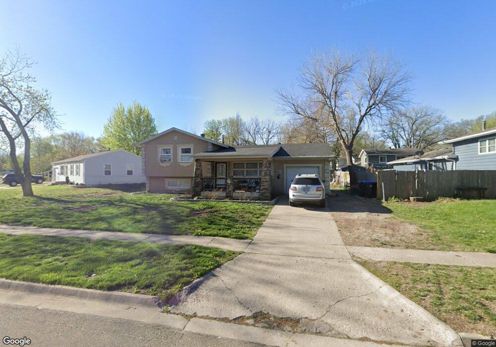 4821 SW 28th St, Topeka, KS 66614 - photo 1