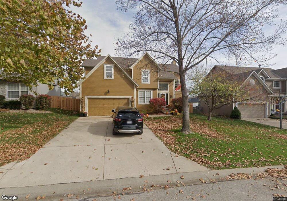 4923 Lakecrest Dr, Shawnee, KS 66218 - photo 1