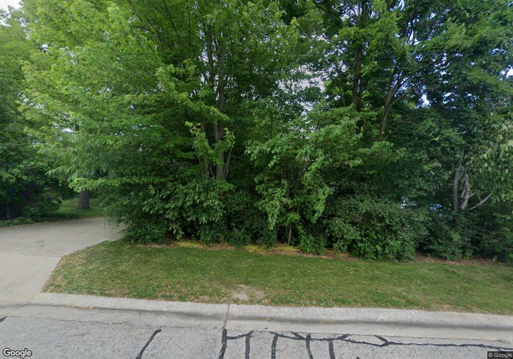 1890 Elm Tree Rd, Elm Grove, WI 53122 - photo 1