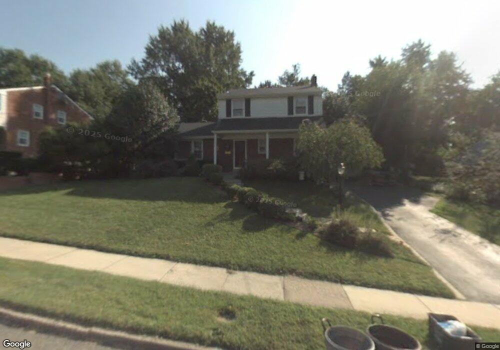 812 Lincoln Dr, Brookhaven, PA 19015 - photo 1