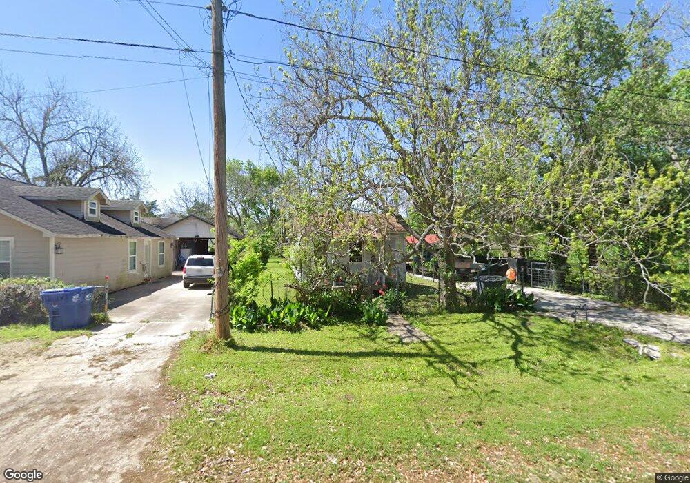 1516 Avenue L, Bay City, TX 77414 - photo 1