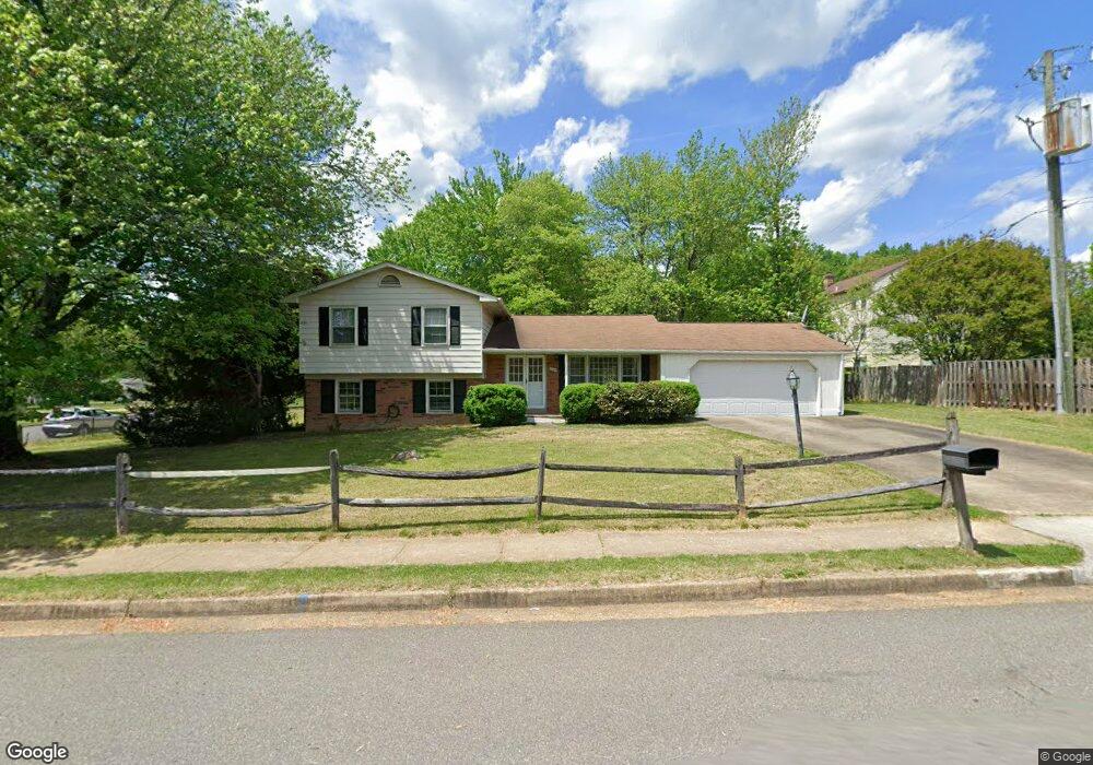 2104 Woodford Rd, Vienna, VA 22182 - photo 1