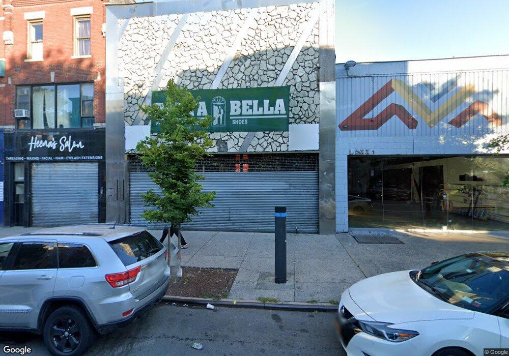 3056 Steinway St, Long Island City, NY 11103 - photo 1