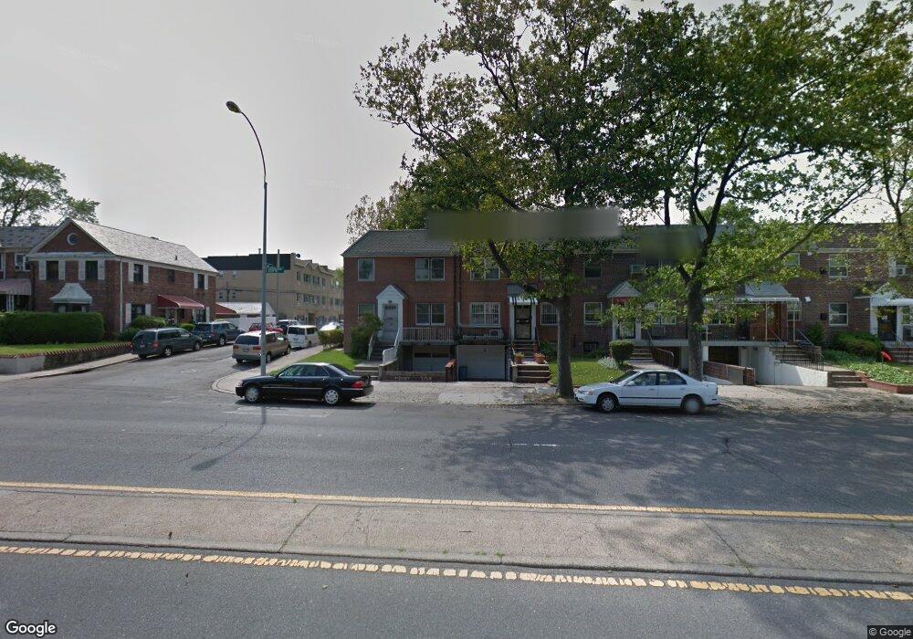 6726 Utopia Pkwy unit 2Fl, Fresh Meadows, NY 11365 - photo 1