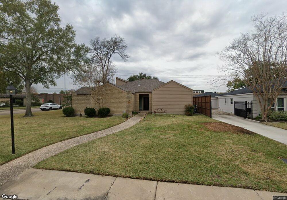 318 Briar Hill Dr, Houston, TX 77042 - photo 1