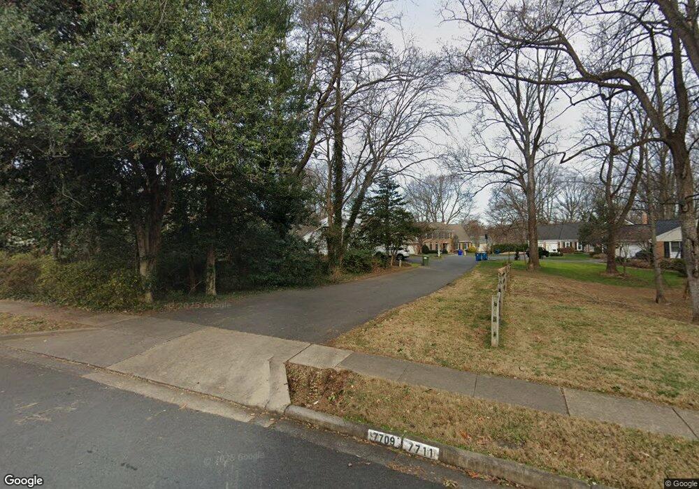 7705 Bridle Path Ln, McLean, VA 22102 - photo 1