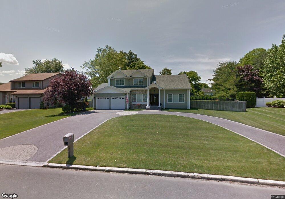 7 Long Meadow Rd, ComMacK, NY 11725 - photo 1
