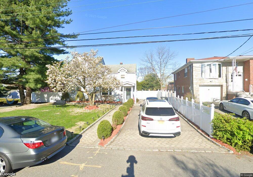 87 Windermere Dr, Yonkers, NY 10710 - photo 1