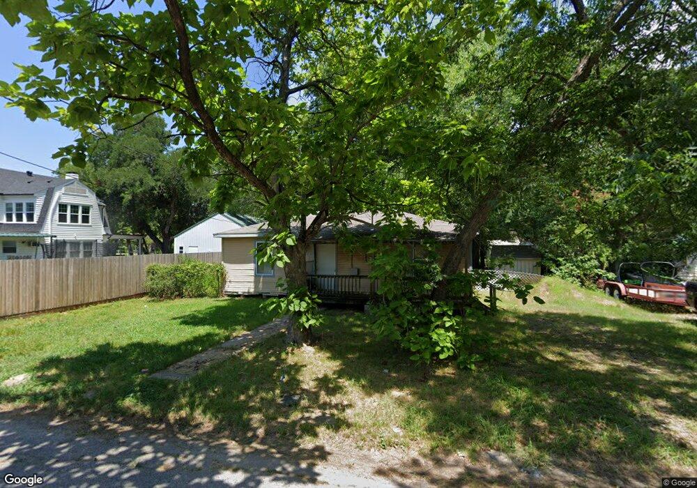 804 Pine St, Bonham, TX 75418 - photo 1