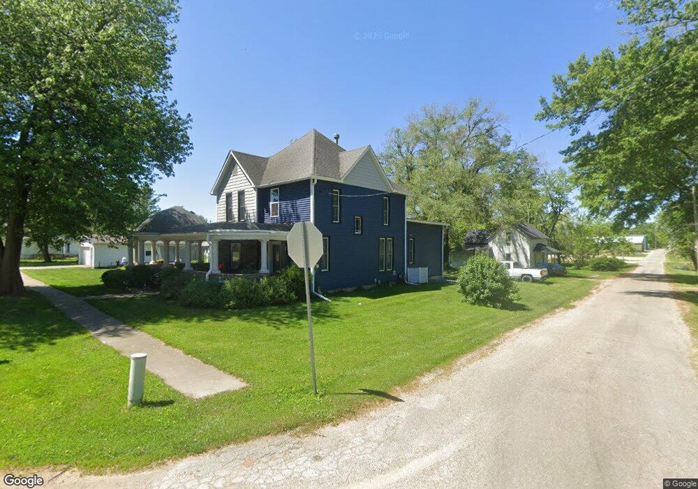 122 N Walnut St, Stewardson, IL 62463 - photo 1