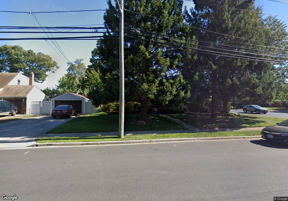 843 Oakfield Ave, Wantagh, NY 11793 - photo 1