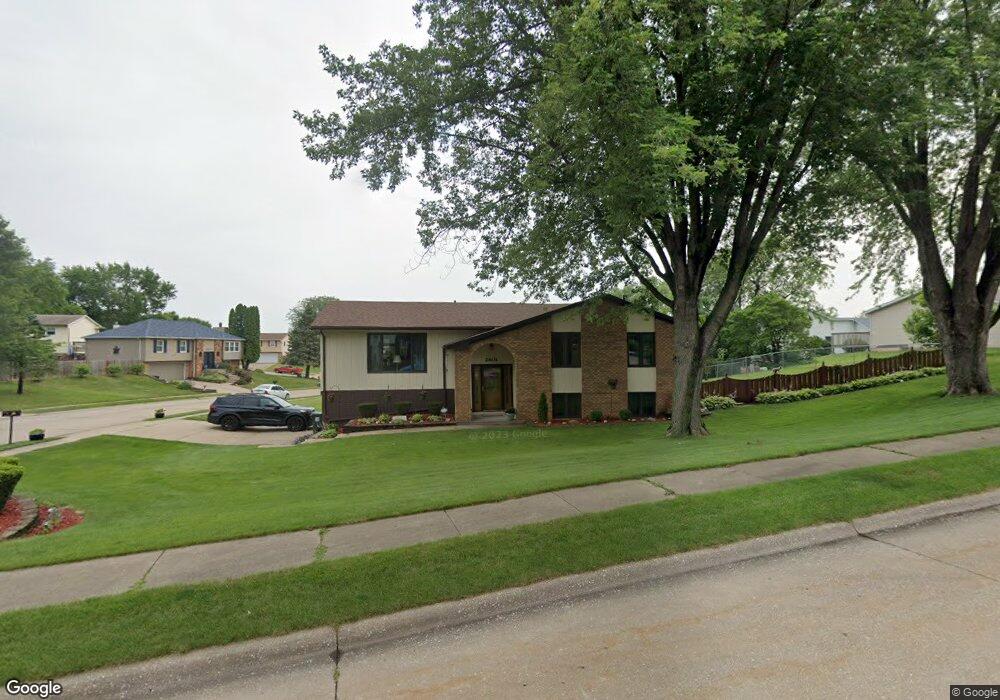 2601 W 46th St, Davenport, IA 52806 - photo 1
