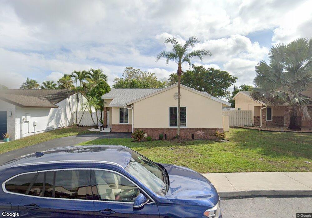 610 Green River Ln, Davie, FL 33325 - photo 1