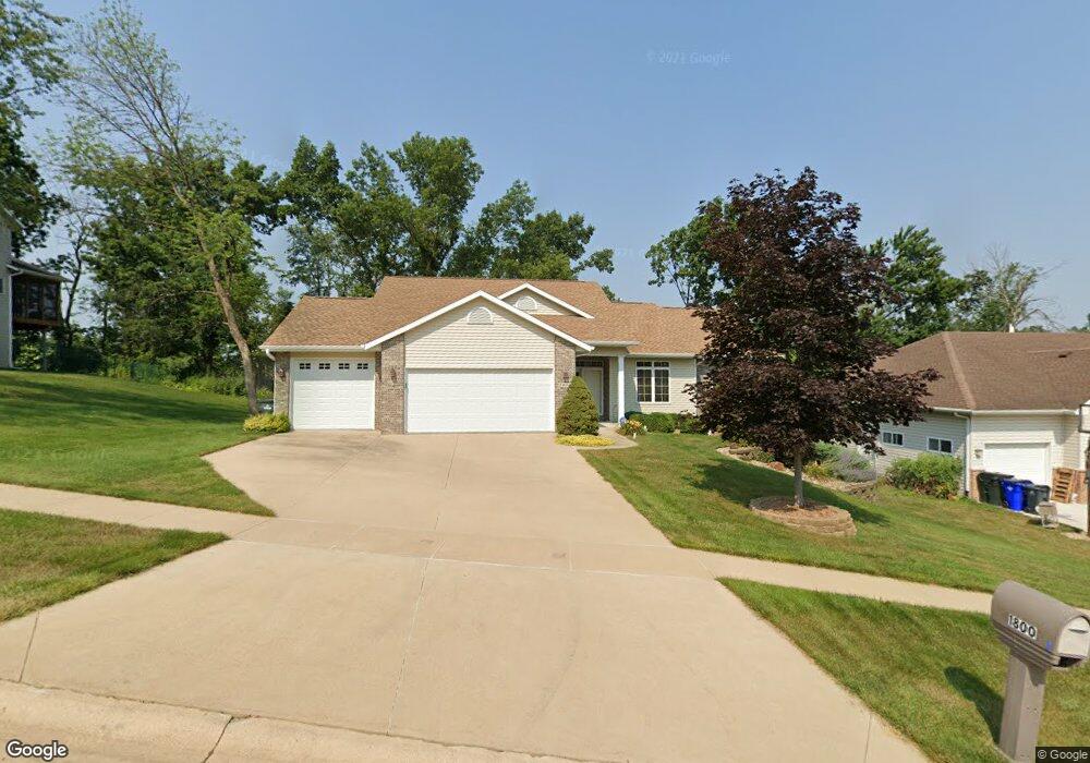 1800 Wolf River Ln NW, Cedar Rapids, IA 52405 - photo 1