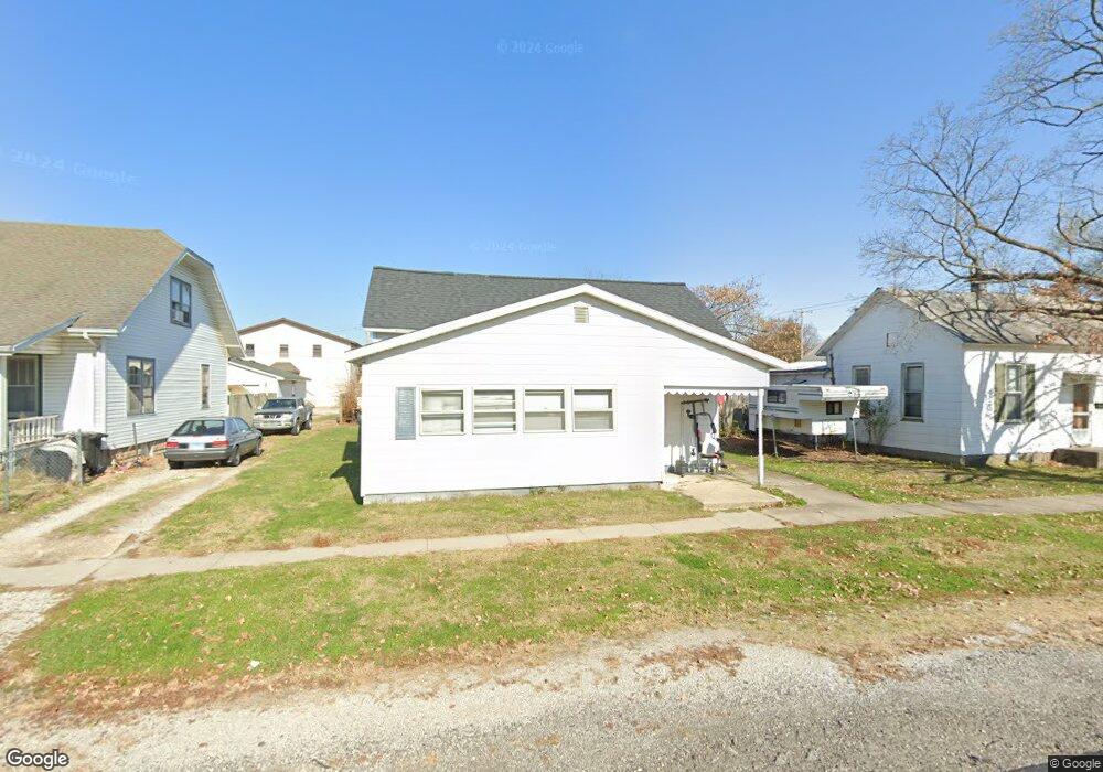 802 W Edgar Ave, Effingham, IL 62401 - photo 1