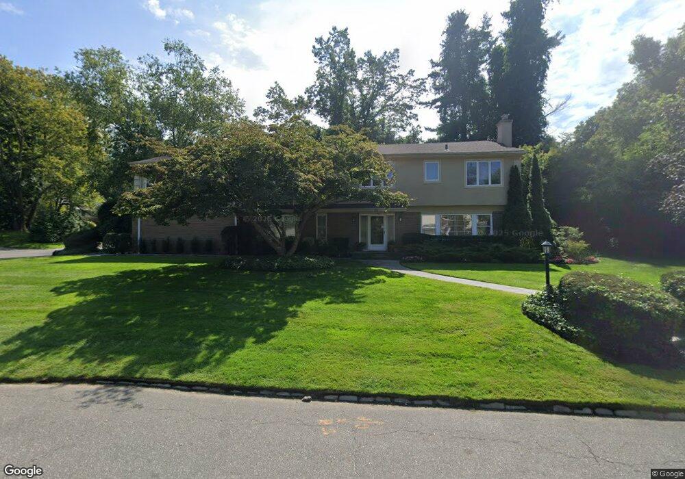 9 Melby Ln, Roslyn, NY 11576 - photo 1