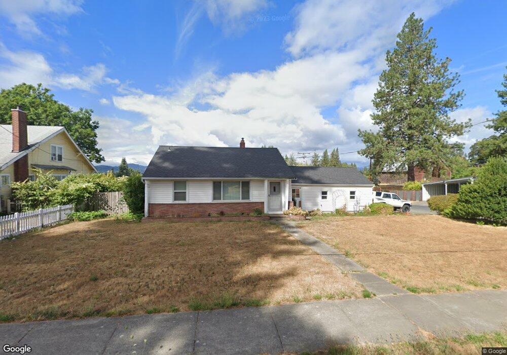 613 S Pine St, Carlton, OR 97111 - photo 1