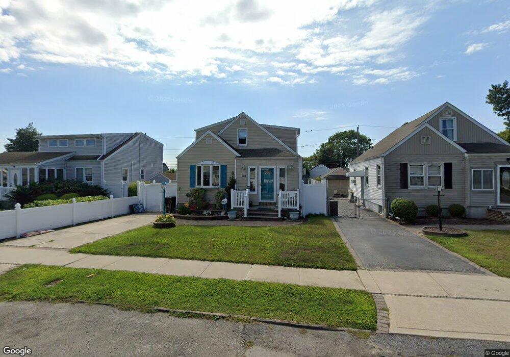 115 Deauville Pkwy, Lindenhurst, NY 11757 - photo 1