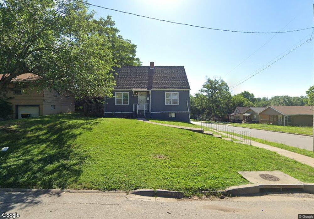 6747 Monroe Ave, Kansas City, MO 64132 - photo 1