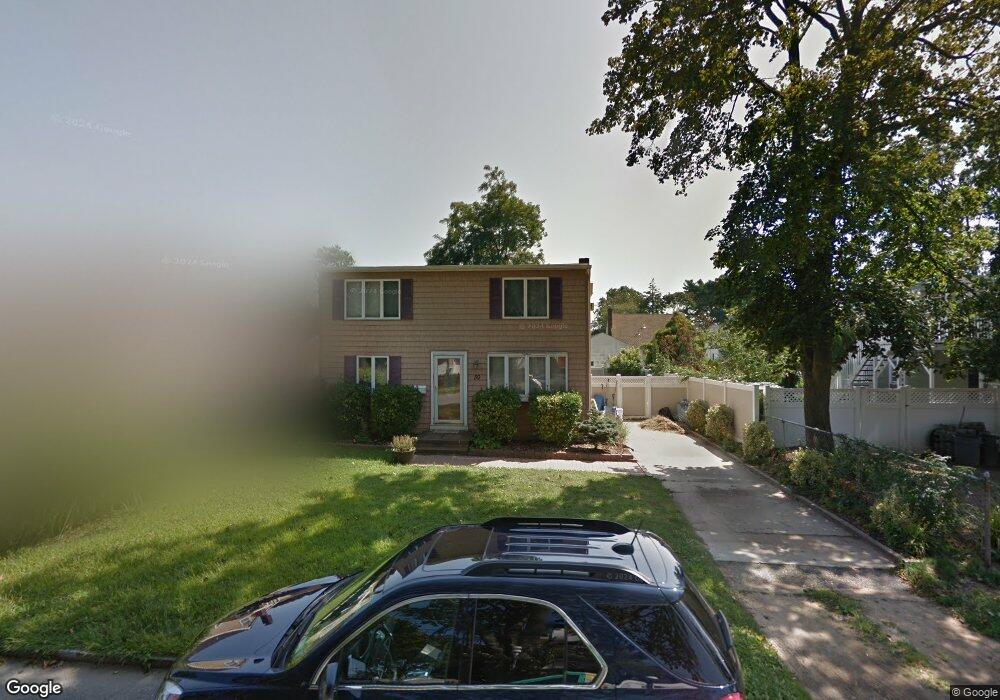 50 Pleasantview Ct, Copiague, NY 11726 - photo 1