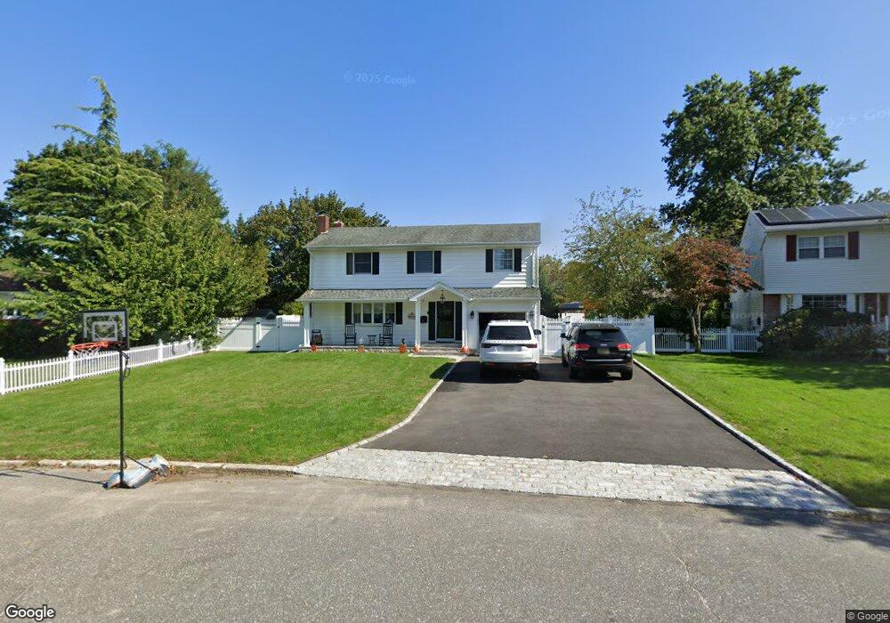 37 Gaymor Ln, ComMacK, NY 11725 - photo 1