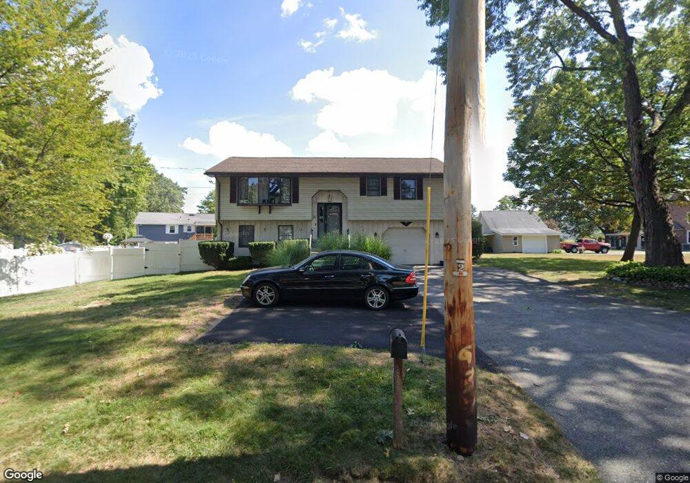 21 Everett St, Chicopee, MA 01020 - photo 1