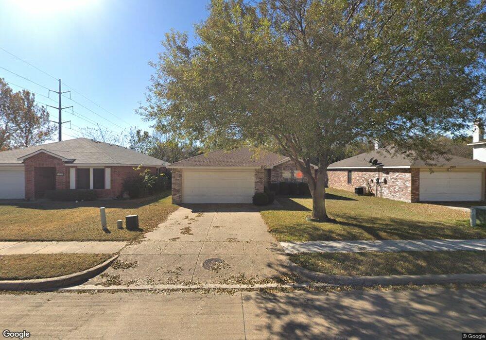 8904 Seven Oaks Ln, Denton, TX 76210 - photo 1