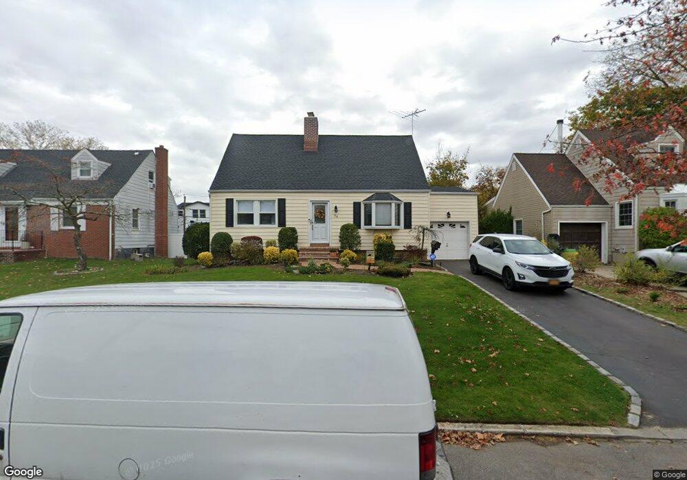 54 Avon Rd, Hewlett, NY 11557 - photo 1