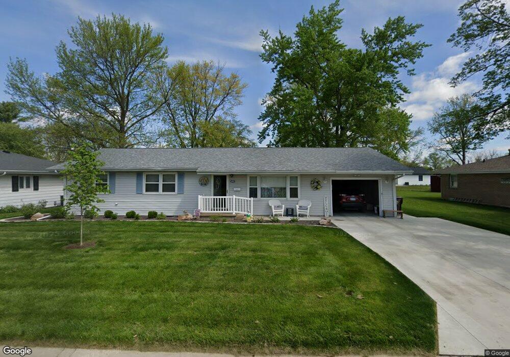 440 Mayfair Dr, Lincoln, IL 62656 - photo 1