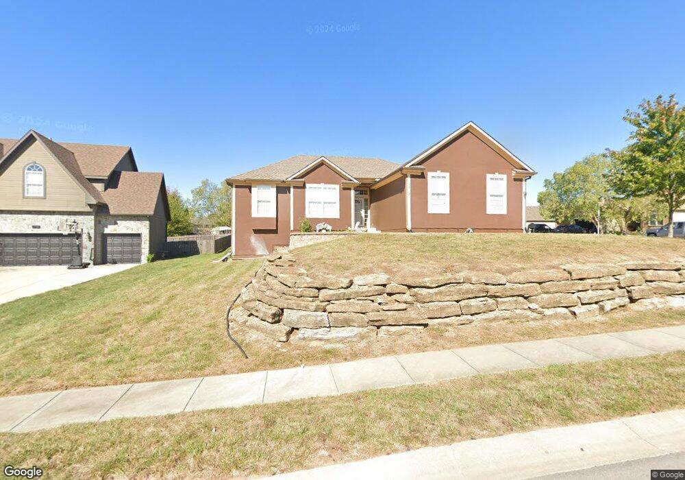 1712 Bobcat Ct, Raymore, MO 64083 - photo 1