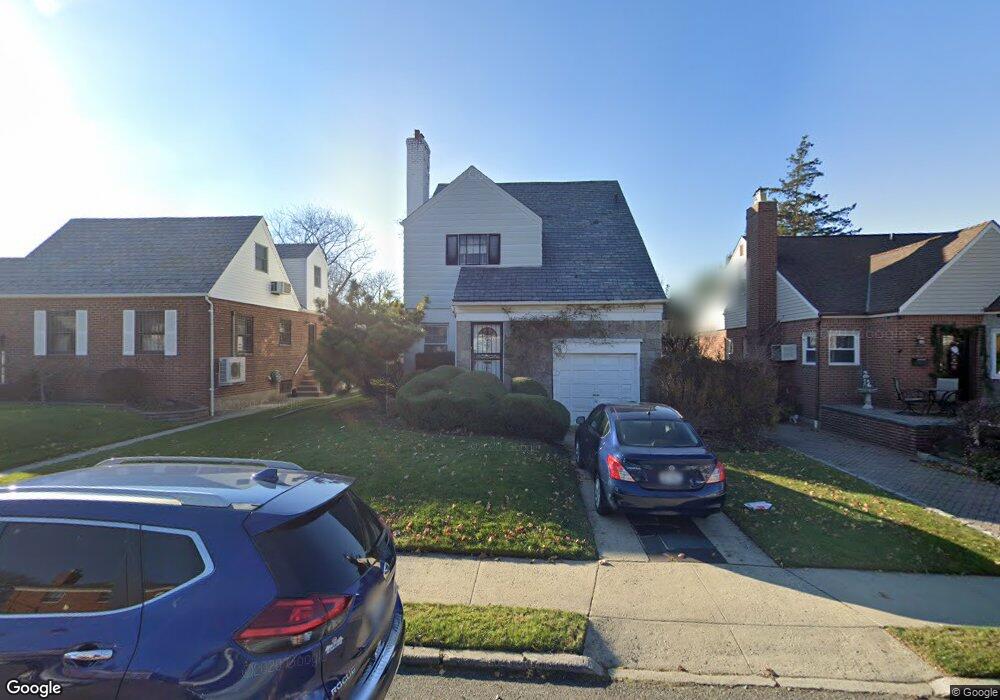 7528 175th St, Fresh Meadows, NY 11366 - photo 1