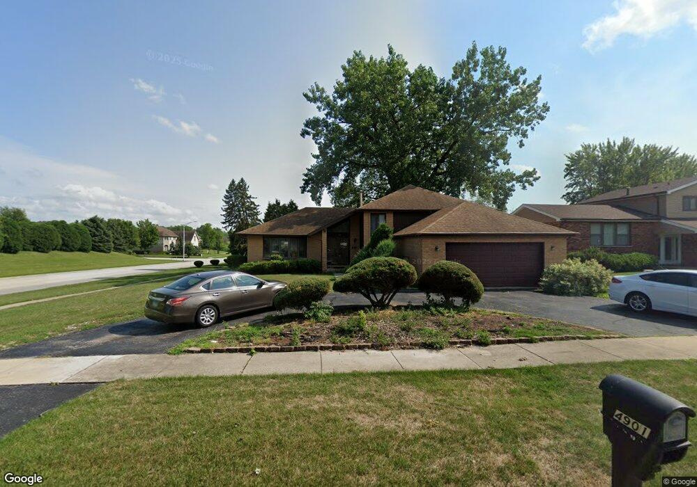 4901 Crest Ct, Country Club Hills, IL 60478 - photo 1