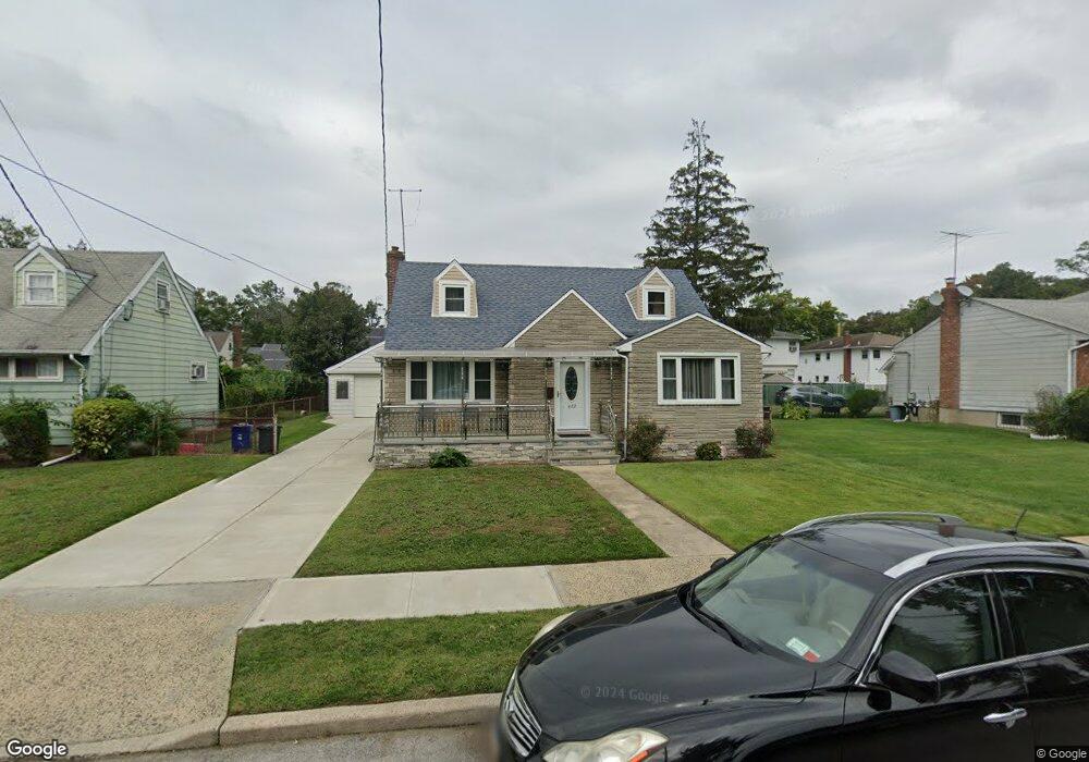 422 Lafayette Ave, Rockville Centre, NY 11570 - photo 1