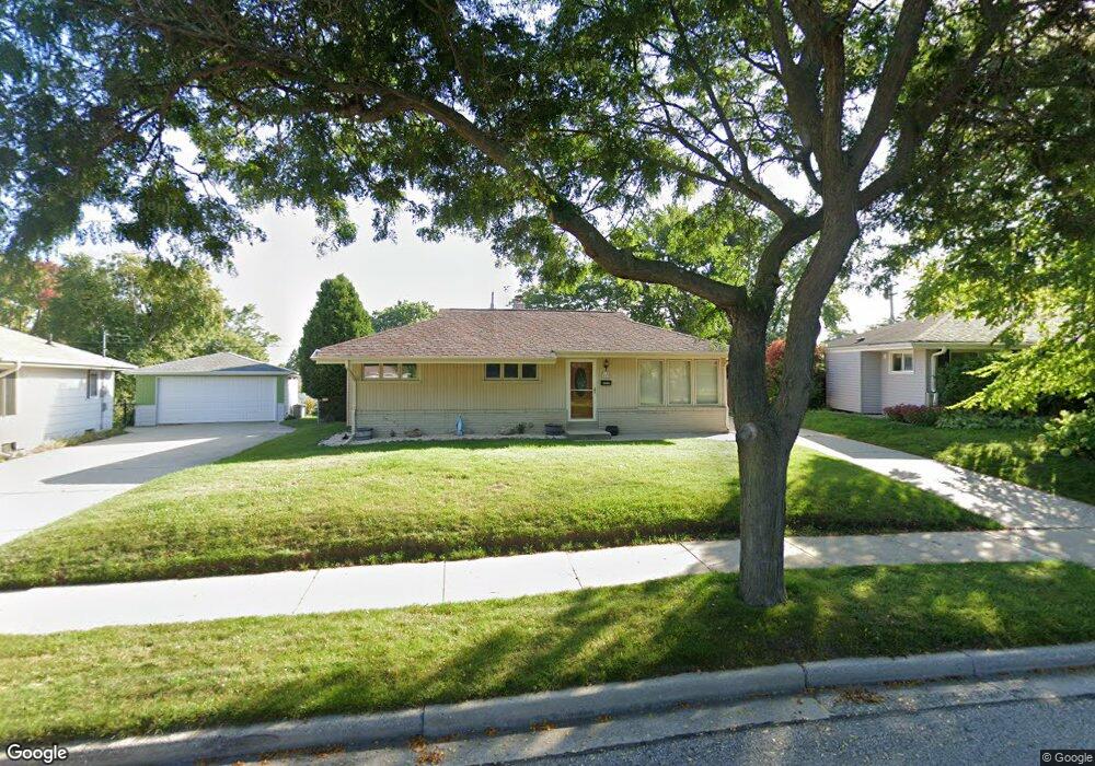 W152N8328 Elm Ln, Menomonee Falls, WI 53051 - photo 1