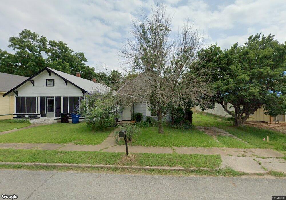 714 W Texas St, Denison, TX 75020 - photo 1