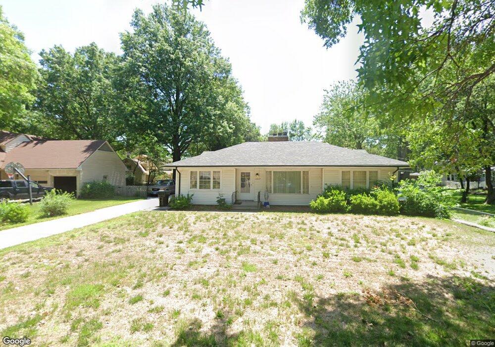 3317 SW 19th St, Topeka, KS 66604 - photo 1