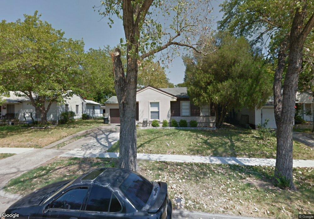 906 Ralph St, Grand Prairie, TX 75051 - photo 1