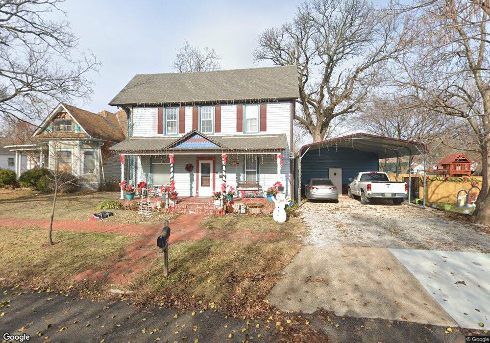 1723 Clark Ave, Parsons, KS 67357 - photo 1