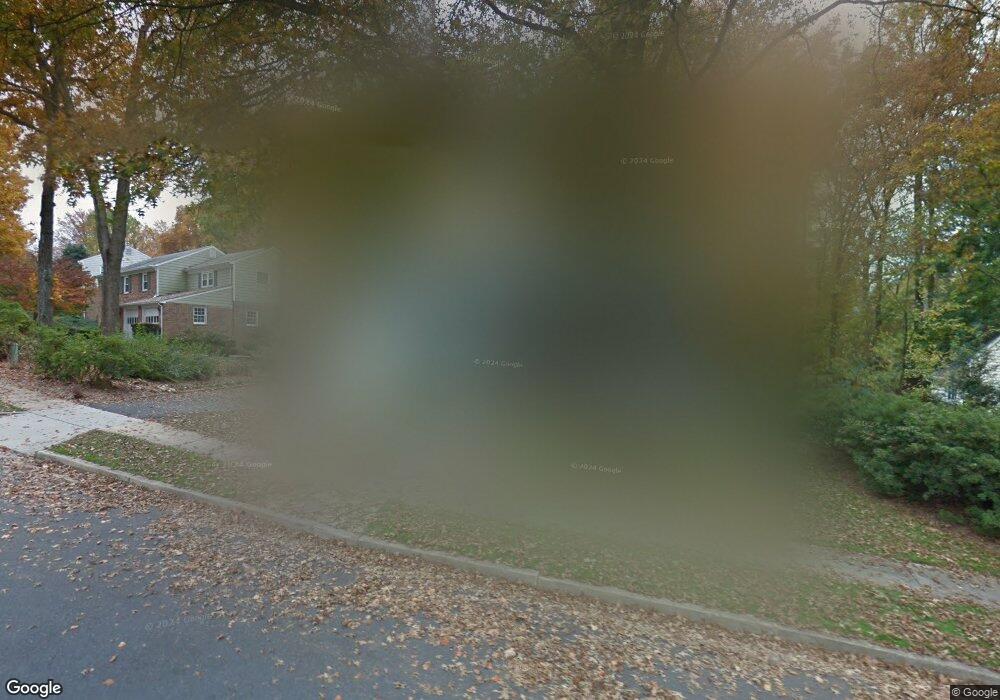 7721 Bridle Path Ln, McLean, VA 22102 - photo 1