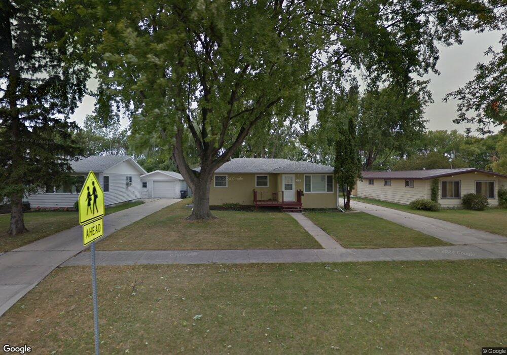 2910 10th St N, Fargo, ND 58102 - photo 1