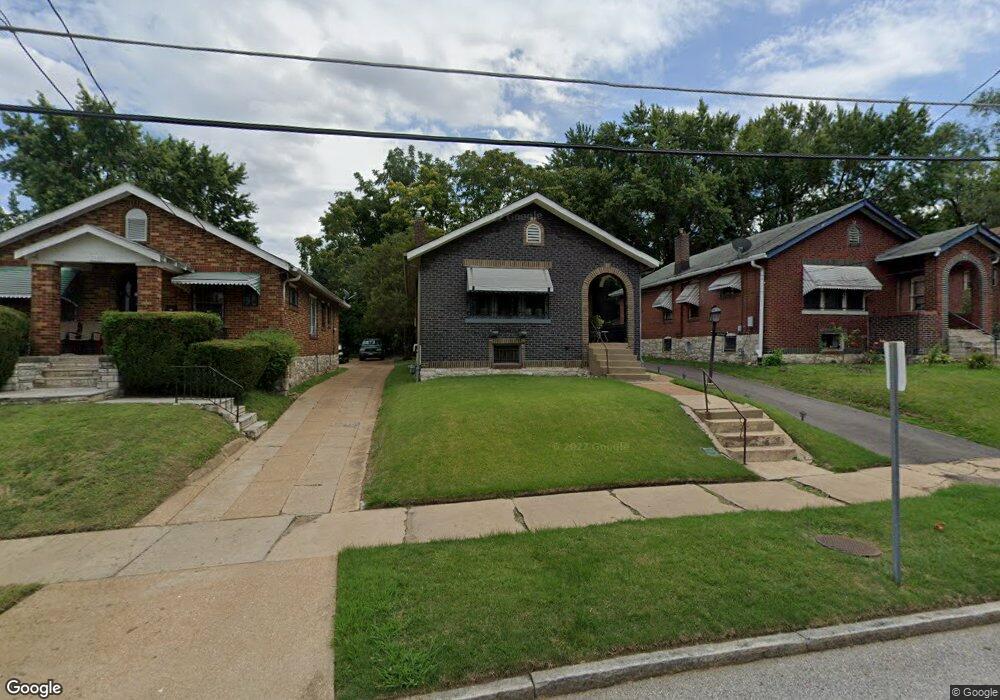 4044 Cora Ave, Saint Louis, MO 63115 - photo 1