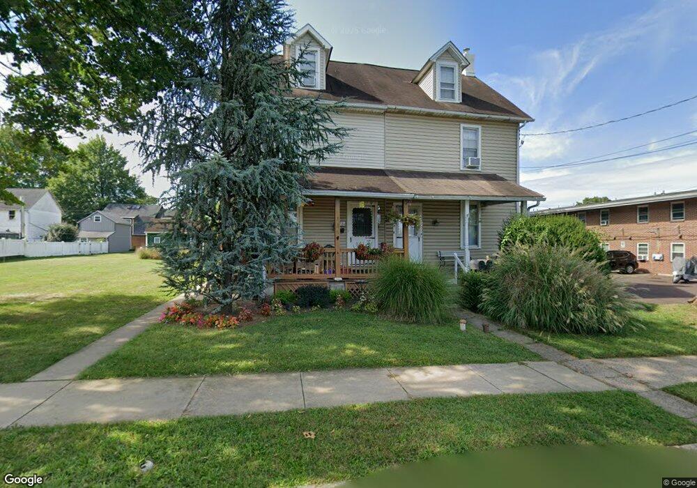 726 W 4th St, Lansdale, PA 19446 - photo 1