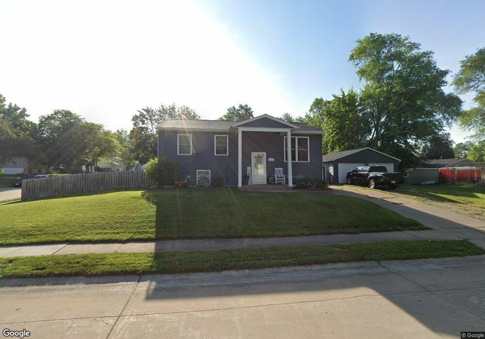 5335 N Howell St, Davenport, IA 52806 - photo 1