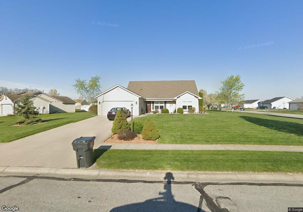 823 Thresher Run, Churubusco, IN 46723 - photo 1