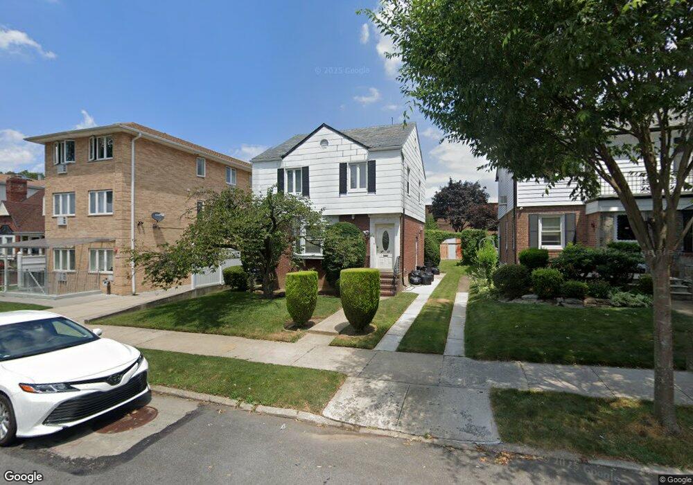 69-61 185th St unit 2nd Fl, Flushing, NY 11365 - photo 1