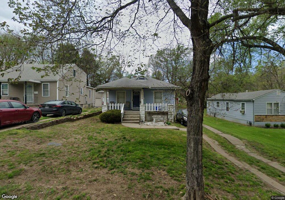 6932 Agnes Ave, Kansas City, MO 64132 - photo 1