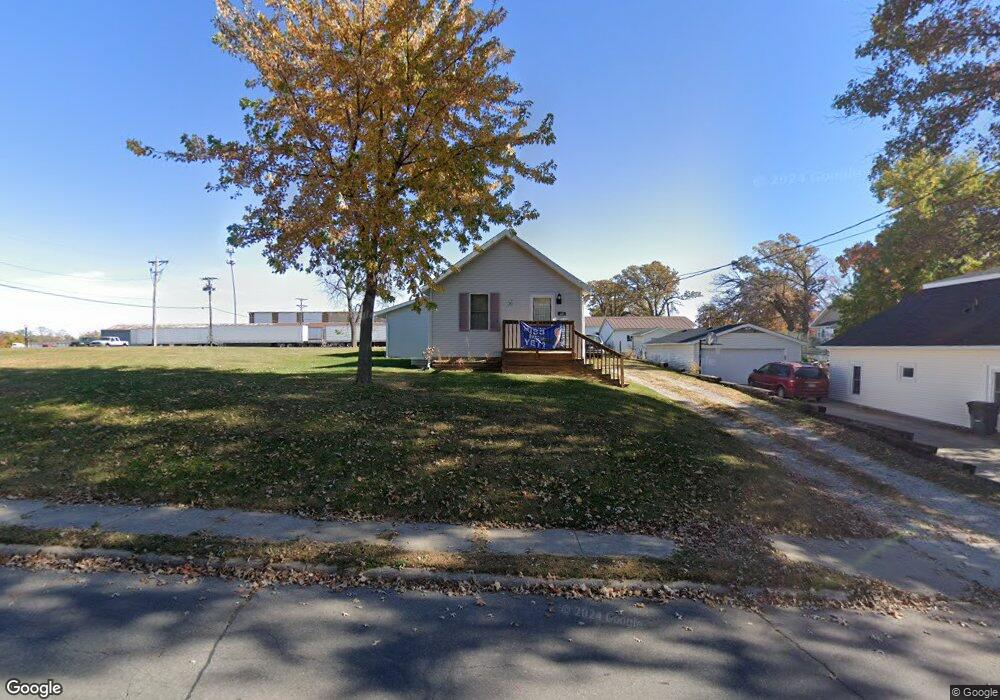 820 1st St N, Newton, IA 50208 - photo 1