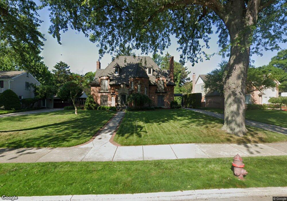 725 Trombley Rd, Grosse Pointe Park, MI 48230 - photo 1