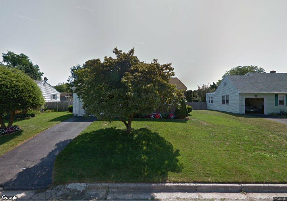 14 Woodcrest Dr, Riverside, RI 02915 - photo 1